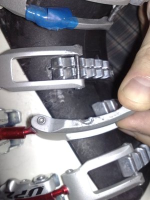 Повреждения второй клипсы