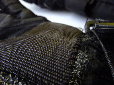 Следы воздействия вельвета на материал в конце сезона