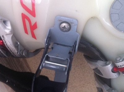 Болт (нержавейка) ставится на красный фиксатор резьбы (автозапчасти)