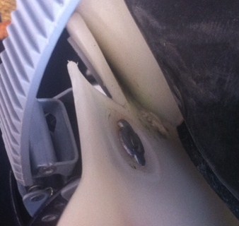 Если не удается найти родную закладную, то мебельную (она обычно сделана грубее) нужно максимально с краев, которыми она будет обращена либо к валенку, либо к трущейся в этом месте другой части ботинка скруглить