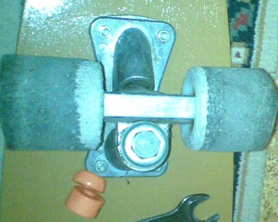 Шайба упирается в кронштейн