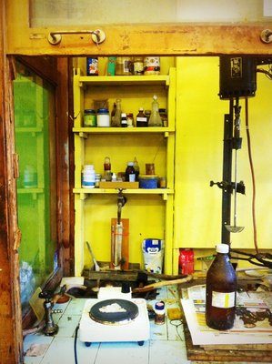 порошочек сначала доводят до нужной температуры, затем бадяжат