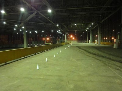 22 конуса с асфальтового края балкона