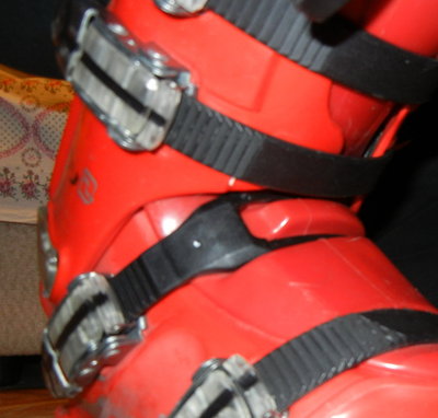 Вишу на голенище (проверял вставку на язык), вторая клипса на второй позиции.