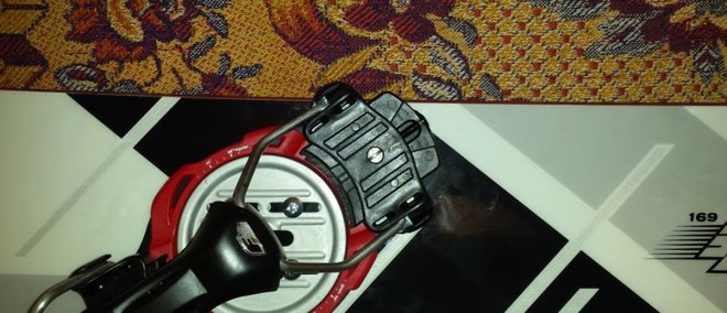 С встегнутым ботинком