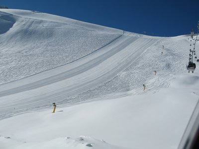 Тот же склон снят сбоку с наклоном камеры. Положняк.